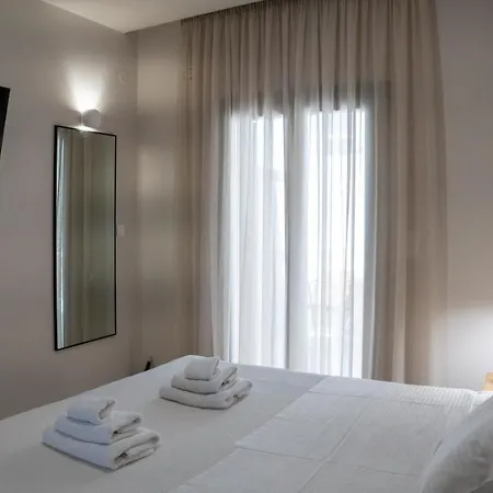 Gatzeas Blue Nyaraló *